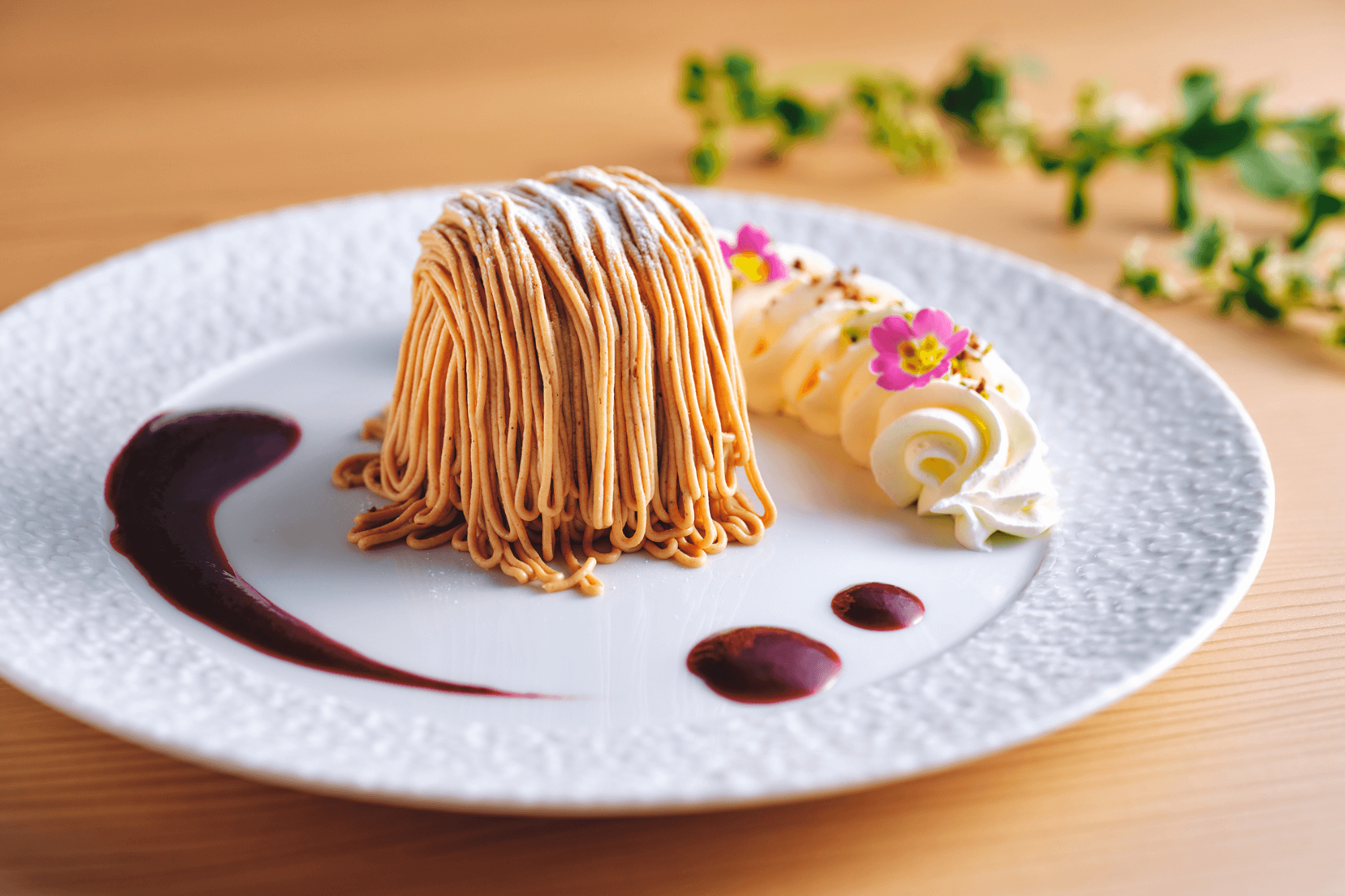 京都の洋菓子ブランド「マールブランシュ」、閑静な住宅街にガーデンカフェを開店　喫茶限定の「しぼりたてモンブラン」も