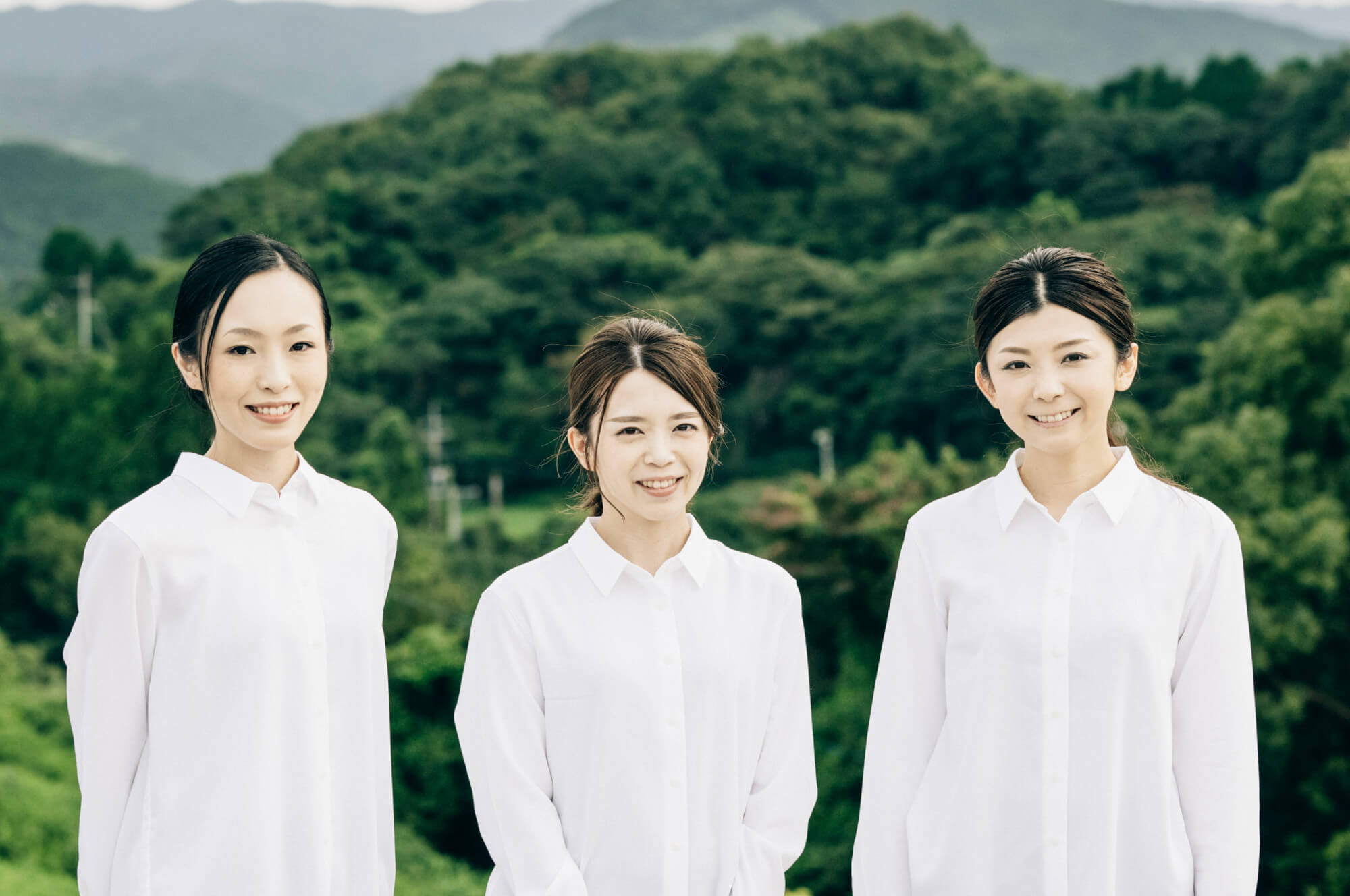 「仲良し3姉妹」の顔出しあいさつで大反響、震える字で届く注文はがき　老舗製茶園が守り続ける「お客様との温かい関係」とは